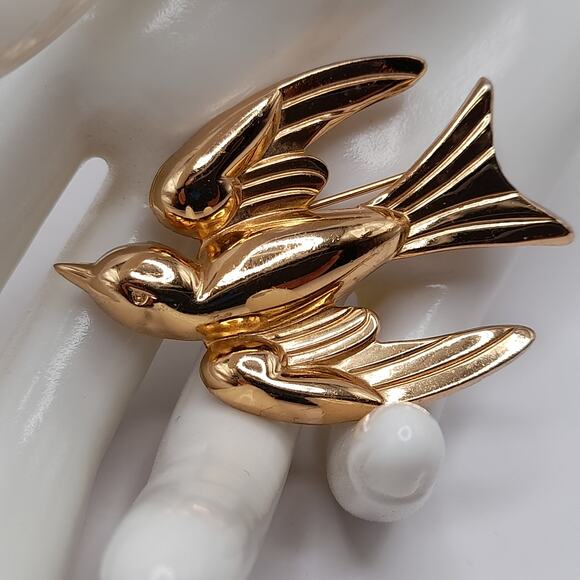 Vintage Coro Pegasus Bird Brooch Gold Tone 1940s 1950s 2 Inch Signed - Picture 2 of 9